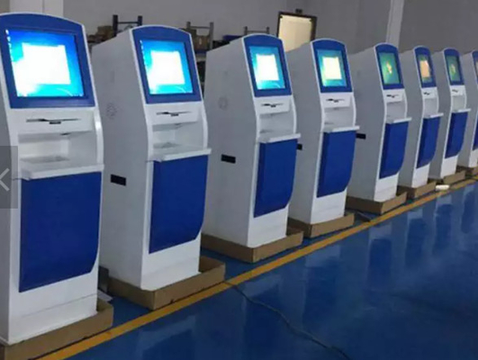 оплата киоска экрана касания принтера репортера машины atm обслуживания собственной личности вращая на открытом воздухе